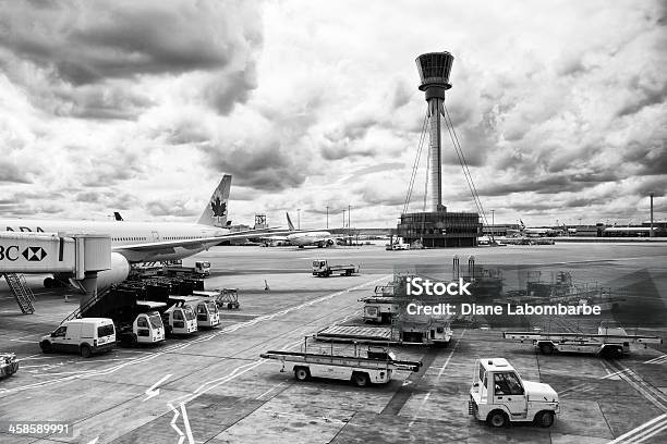 Wieża Kontroli Na Lotnisku Londyn Heathrow Airport - zdjęcia stockowe i więcej obrazów Wieża kontroli lotów - Wieża kontroli lotów, Zjednoczone Królestwo, Lotnisko Heathrow