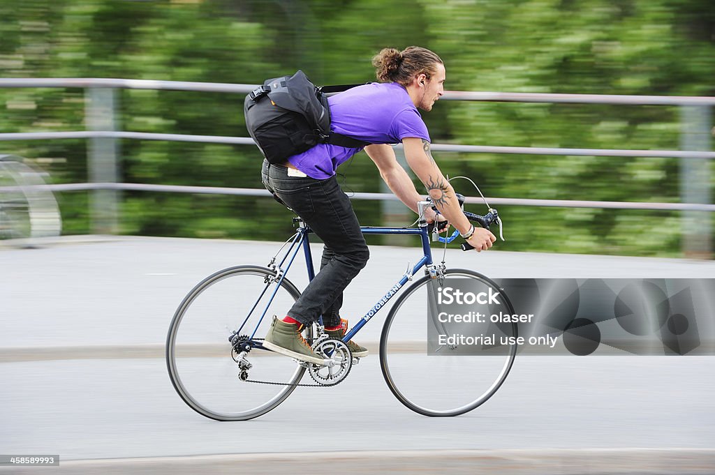 Bicicleta com Movimento desfocado backgrund Verde - Foto de stock de Ciclismo royalty-free