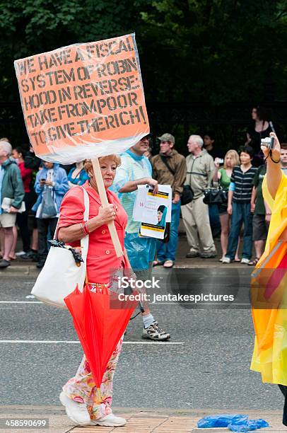 Protester — стоковые фотографии и другие картинки G8 - G8, Group of 20, Большая группа людей
