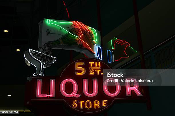 5 番目の酒屋ネオン - アメリカ合衆国のストックフォトや画像を多数ご用意 - アメリカ合衆国, アルコール飲料, エディトリアル