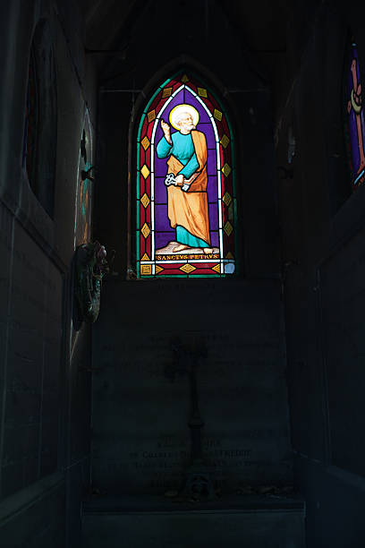 montmartre cemitério (cimetière de montmartre - cemetery montmartre paris france france imagens e fotografias de stock