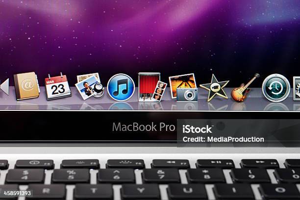 Macbook Pro Closup - Fotografie stock e altre immagini di Software - Software, Applicazione mobile, Big Tech