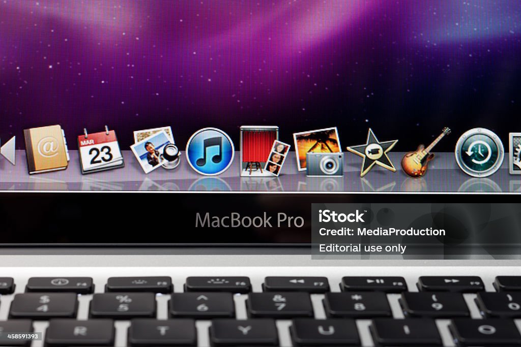 MacBook Pro closup - Zbiór zdjęć royalty-free (Oprogramowanie komputerowe)