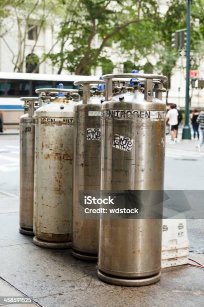 Nitrogénio Líquido Tanques Cidade De Nova Iorque - Fotografias de stock e mais imagens de Ao Ar Livre - Ao Ar Livre, Autocarro, Cidade de Nova Iorque