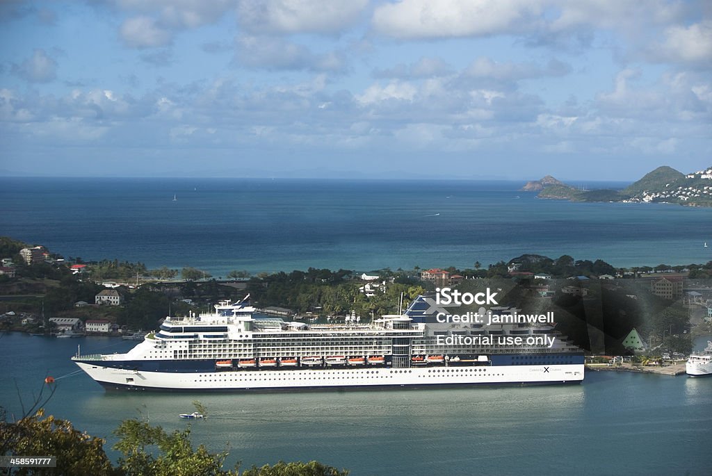 Celebrity Constellation crucero en el puerto de santa lucía Castries - Foto de stock de Aire libre libre de derechos