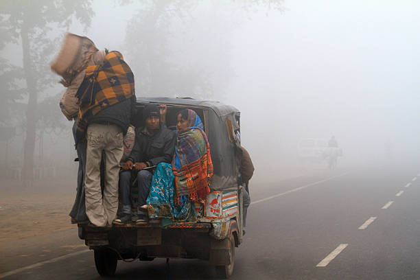 tra tassisti infuriati condizioni in india - asian tribal culture immagine foto e immagini stock