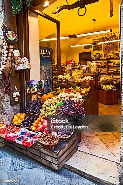Sklep Sprzedaż Owoców Przypraw I Włoski Żywności Siena Toskania Włochy - zdjęcia stockowe i więcej obrazów Bez ludzi
