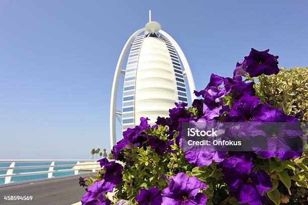 Burj Al Arab Hotel Con Cielo Azzurro Dubai Emirati Arabi Uniti - Fotografie stock e altre immagini di Acqua