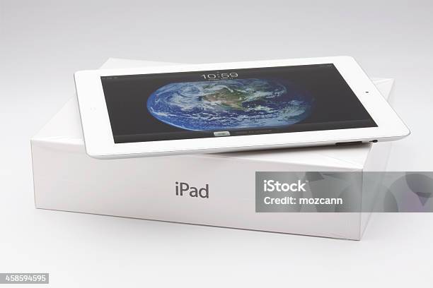 Nuevo Ipad En La Caja De Embalaje Foto de stock y más banco de imágenes de Dispositivo de pantalla - Dispositivo de pantalla, Editorial, Espacio en blanco