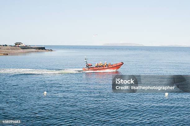 Lançamento Rnli Barco Salvavidas - Fotografias de stock e mais imagens de Areia - Areia, Barco Salva-vidas, Beaumaris