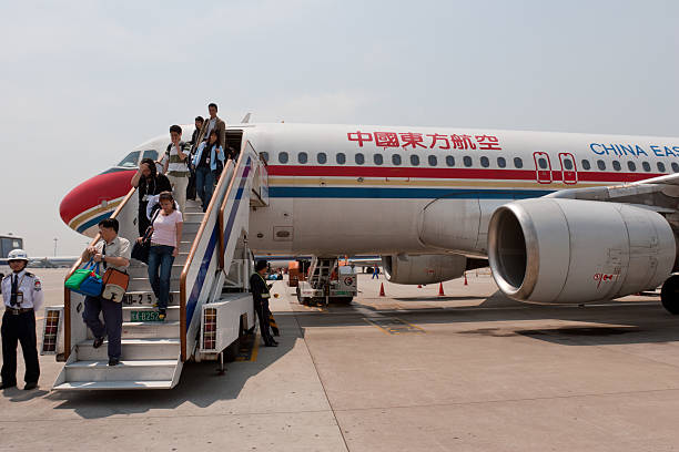 china eastern airlines: airbus a 320-200 - china eastern airlines photos et images de collection