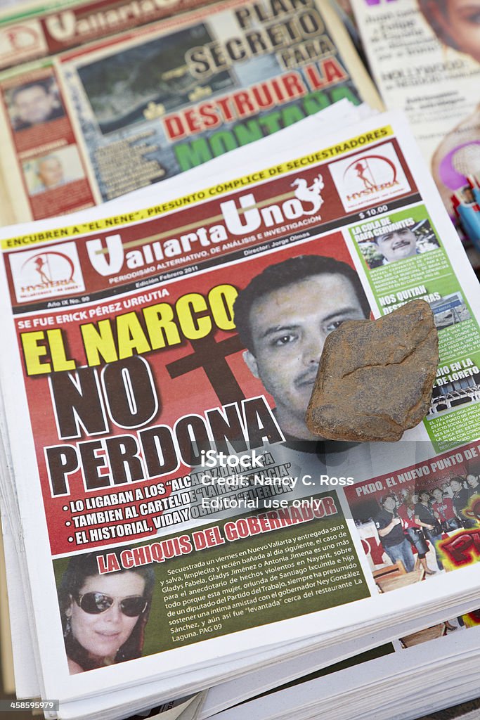 Des journaux espagnols au Stand de vente, Puerto Vallarta, Mexique - Photo de Affaires libre de droits