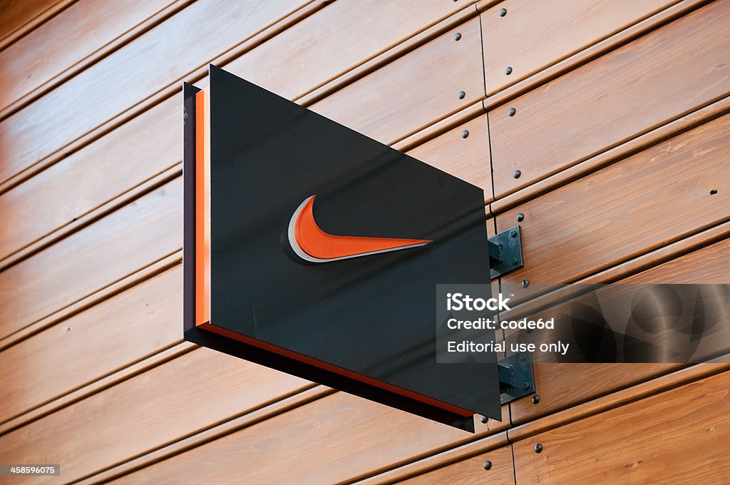 Nike przechowywać logo, Londyn, Wielka Brytania - Zbiór zdjęć royalty-free (Nike - Designer Label)