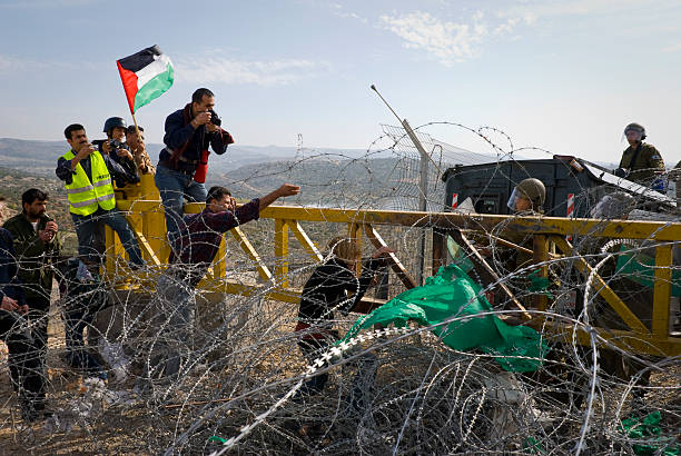 mídia e conflitos - muro da cisjordânia fotos - fotografias e filmes do acervo