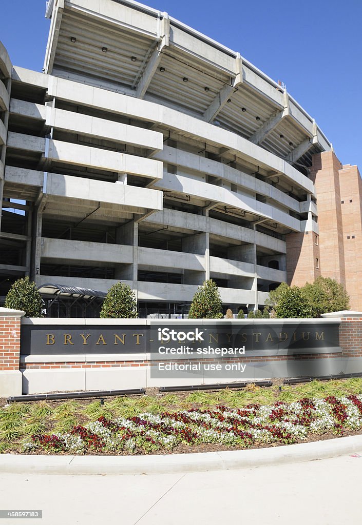 Stadion Bryant Denny i podpisać na słoneczny dzień - Zbiór zdjęć royalty-free (Stan Alabama)