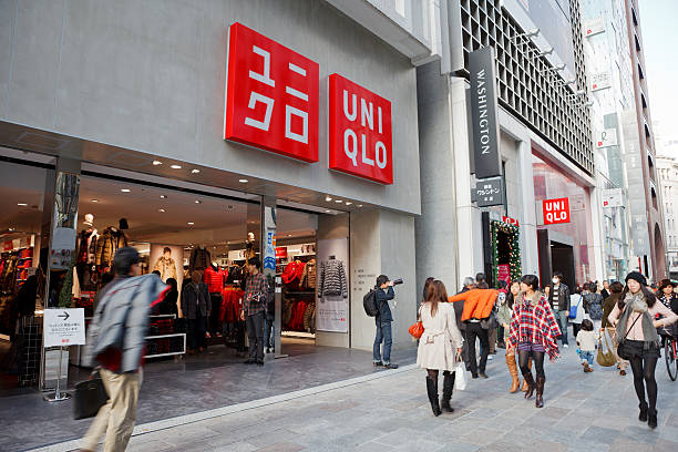 30+ Uniqlo Flagship Store Em Ginza Tóquio Japão fotos de stock, imagens e fotos royalty-free - iStock