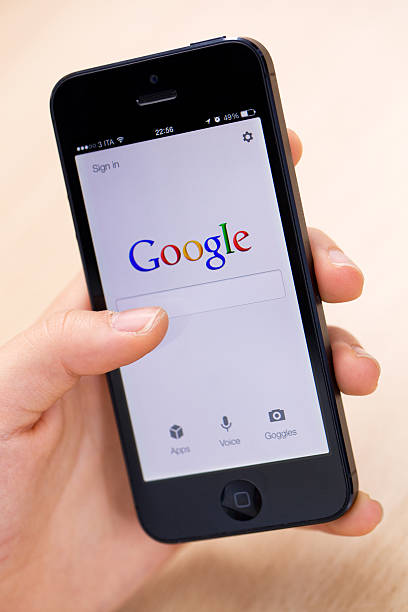 google on для iphone 5 - apple com стоковые фото и изображения