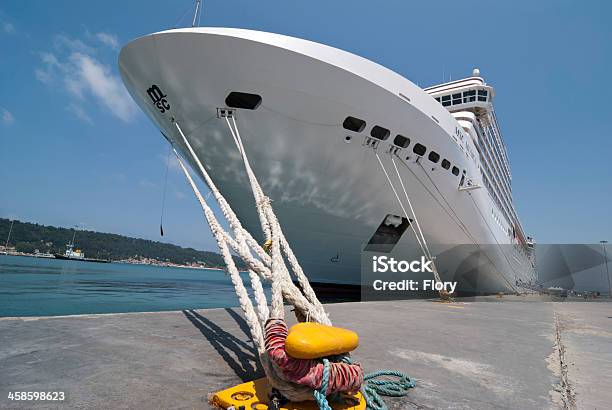 Vertäut Schiff Stockfoto und mehr Bilder von Ankerkette - Ankerkette, Wasserfahrzeug, Anker