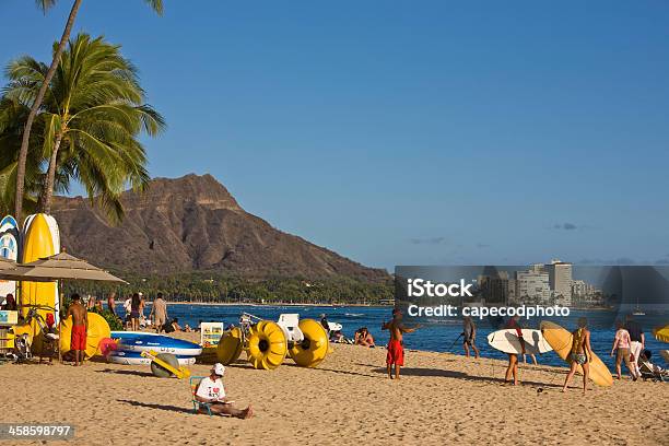 Foto de Belo Dia Na Praia De Waikiki e mais fotos de stock de Amarelo - Amarelo, Areia, Arrebentação
