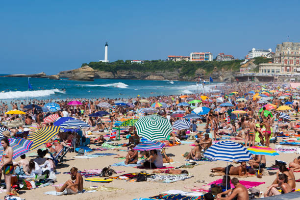 temporada alta en biarritz - princess eugenie fotografías e imágenes de stock