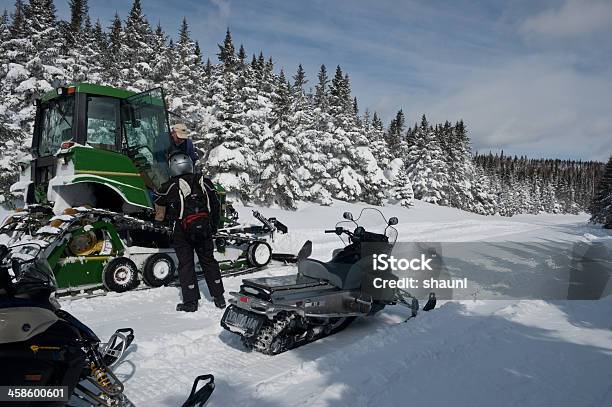 Moto De Neve De Cape Breton - Fotografias de stock e mais imagens de Adulto - Adulto, Atividade Recreativa, Desporto
