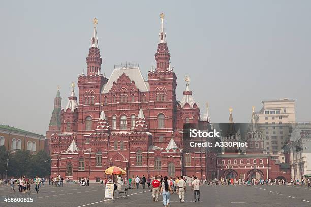 Foto de O Kremlin E A Praça Vermelha De Moscou e mais fotos de stock de Capitais internacionais - Capitais internacionais, Catedral, Catedral de São Basílio