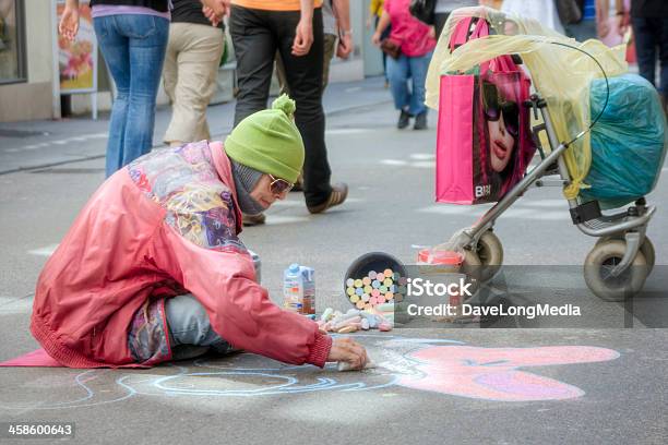 Street Artist In Salzburg Stockfoto und mehr Bilder von Salzburg - Salzburg, Eine Frau allein, Eine Person