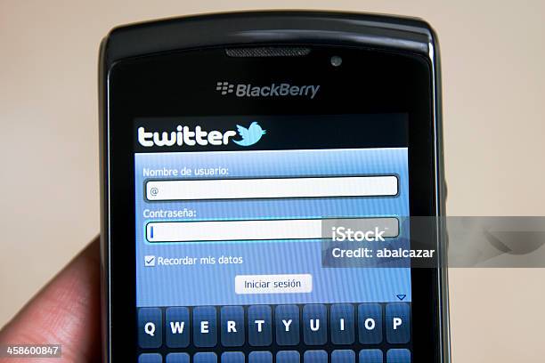 Escrita De Redes Sociais Do Blackberry Torch - Fotografias de stock e mais imagens de Adulto - Adulto, Agenda Eletrónica, Aparelhagem de Áudio