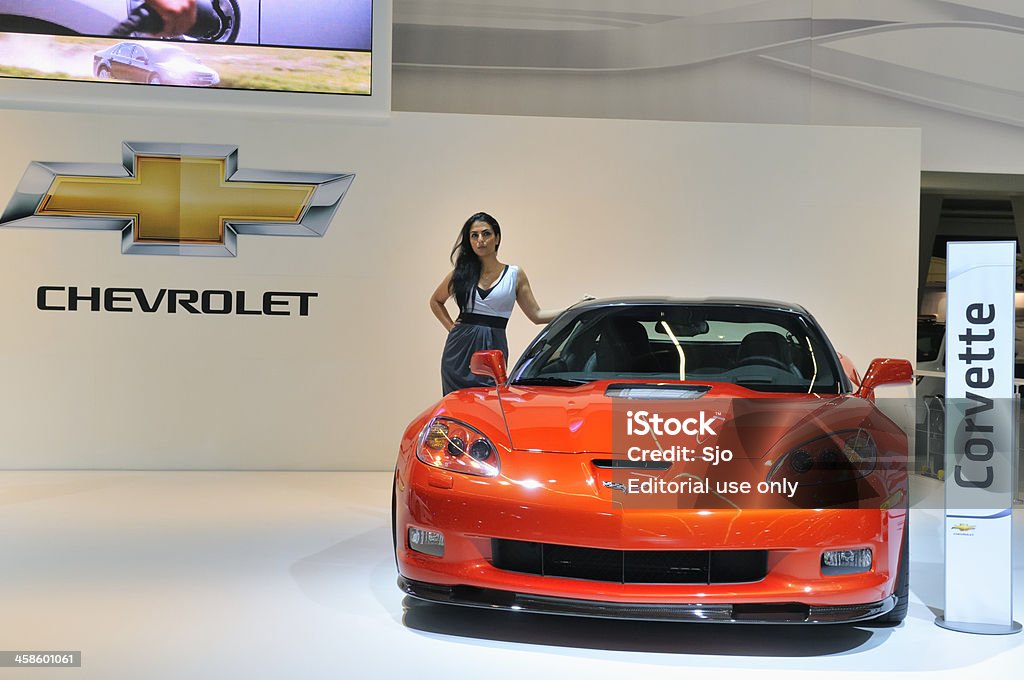 Chevrolet Corvette Voiture de sport en un modèle à côté - Photo de Chevrolet Corvette libre de droits