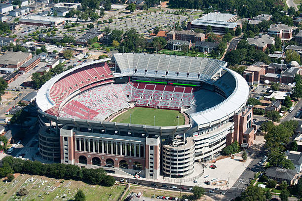 bryant-denny stadium à tuscaloosa - university of alabama at tuscaloosa photos et images de collection