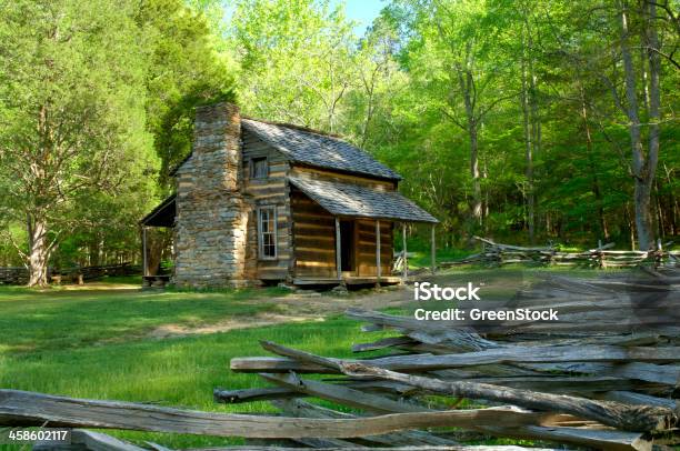 Foto de John Olivers Cabin Em Cades Cove Great Smoky Mountains e mais fotos de stock de Appalachia