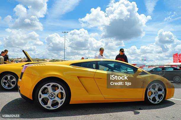 Lamborghini Gallardo Foto de stock y más banco de imágenes de Amarillo - Color - Amarillo - Color, Automóvil superdeportivo, Circuito de carreras de coches