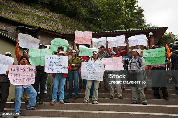 Photo libre de droit de Machu Picchu Protestations banque d'images et plus d'images libres de droit de Manifestation - Manifestation, Pérou, Destination de voyage