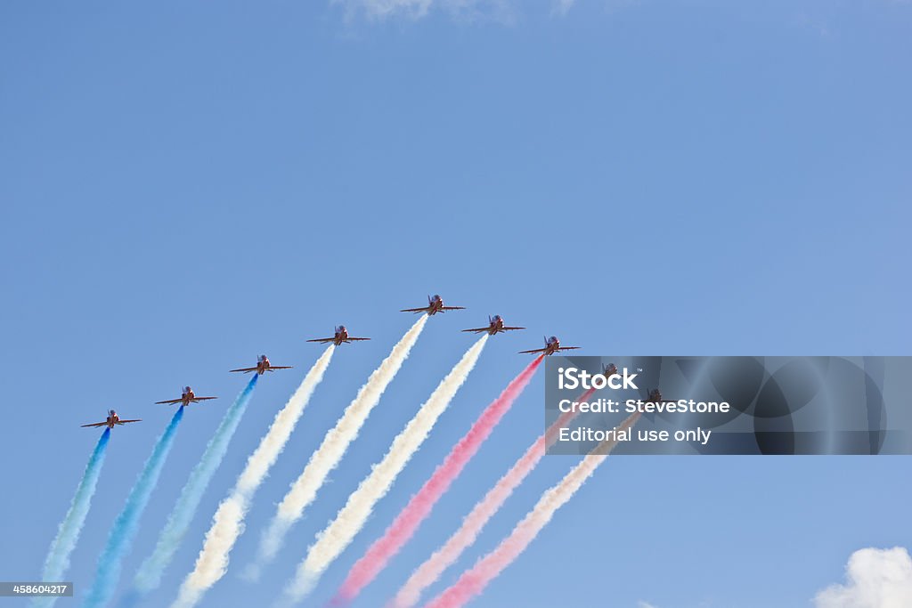 Британский Красные стрелы RAF дисплей air show Летать в строю - Стоковые фото Летать в строю роялти-фри