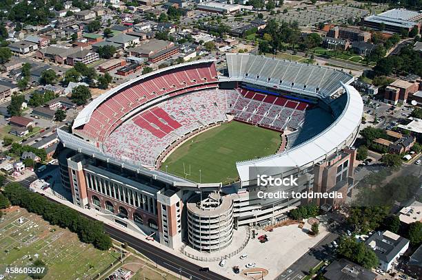 Estadio Bryant Denny En Tuscaloosa Foto de stock y más banco de imágenes de Alabama - Alabama, Tuscaloosa, Fútbol americano