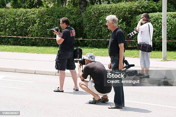 Cobertura Dos Média Da Equipa - Fotografias de stock e mais imagens de Adulto - Adulto, Alfalto, Arbusto