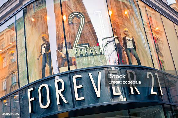 Forever 21 Fashion Store Stock Photo - Download Image Now - Forever 21, People, Standing