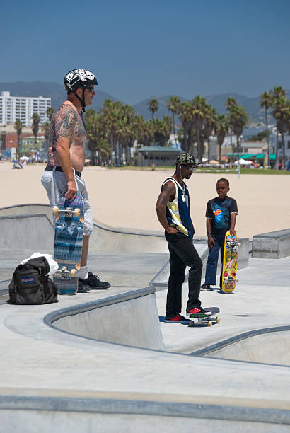 skateboarder - extreme skateboarding action balance motion stock-fotos und bilder