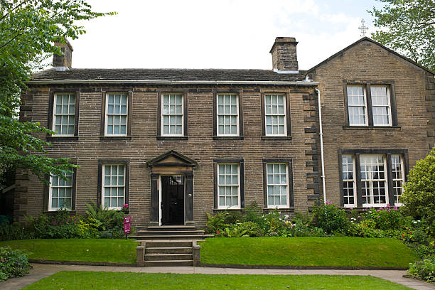 haworth canonica casa delle sorelle brontë - front door international landmark local landmark national landmark foto e immagini stock