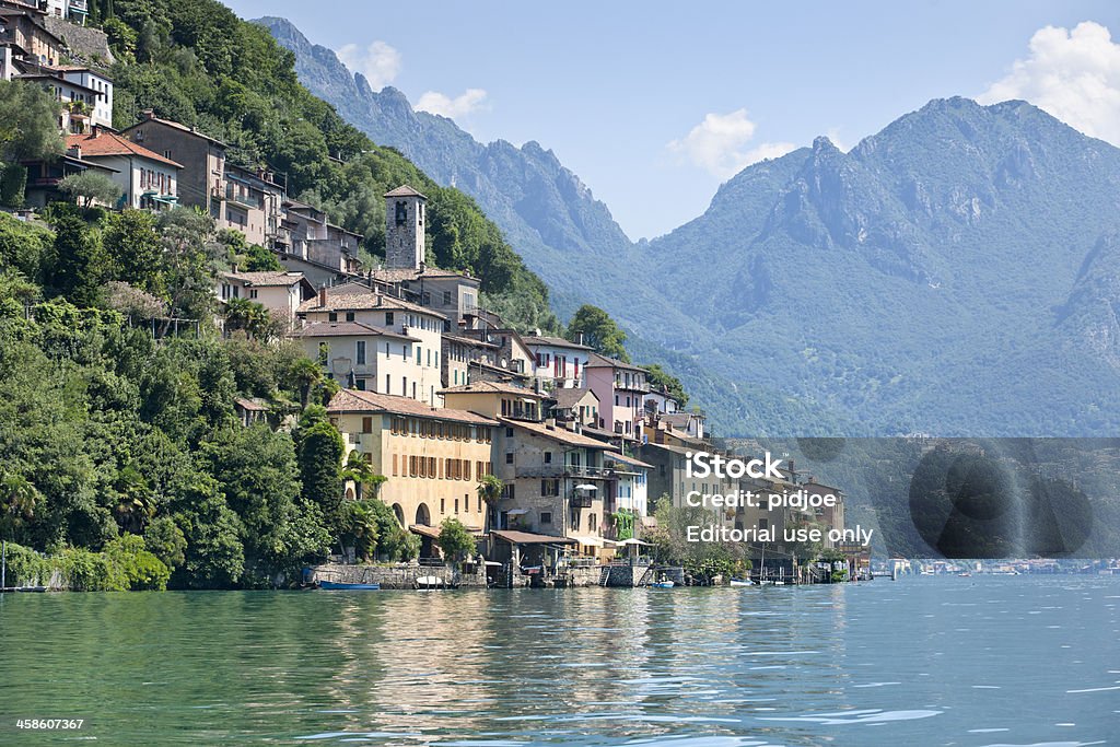 Gandria, wieś na brzegu Lake Lugano - Zbiór zdjęć royalty-free (Dąb - drzewo)