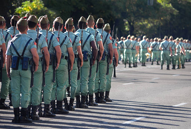 desfile militar - personal militar español fotografías e imágenes de stock