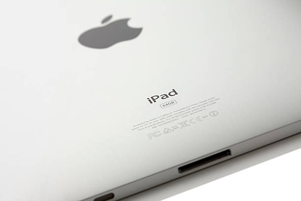 apple wi-fi e 3 g ipad di lato posteriore - ipad ipad 3 rear view apple computers foto e immagini stock