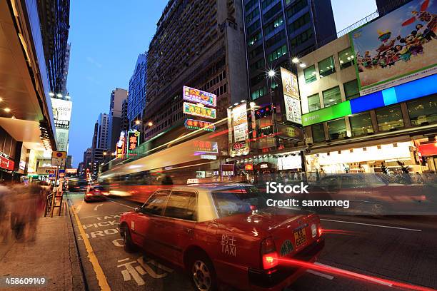 Mong Kok W Nocy - zdjęcia stockowe i więcej obrazów Architektura - Architektura, Azja, Billboard