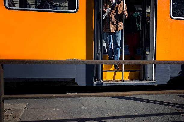 пассажирский листья на трамвай. милане. - travel passenger milan italy italy стоковые фото и изображения