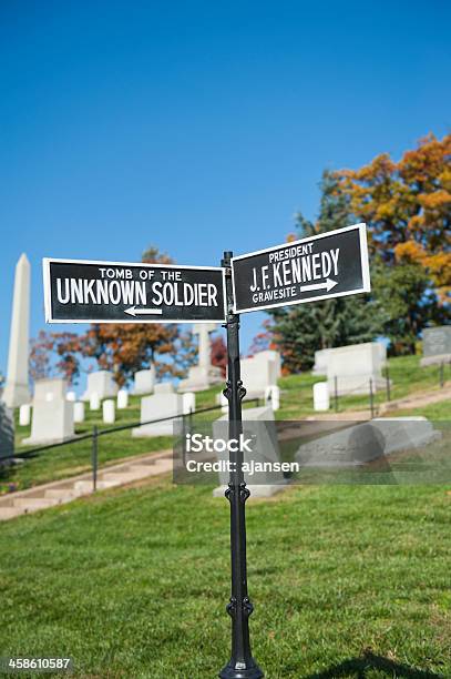 Segno Del Sconosciuto Soldato E Il Presidente Kennedy At Arlington - Fotografie stock e altre immagini di Ambientazione esterna