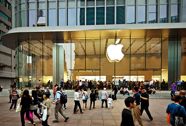 apple store na china - urban scene business sign large group of people - fotografias e filmes do acervo