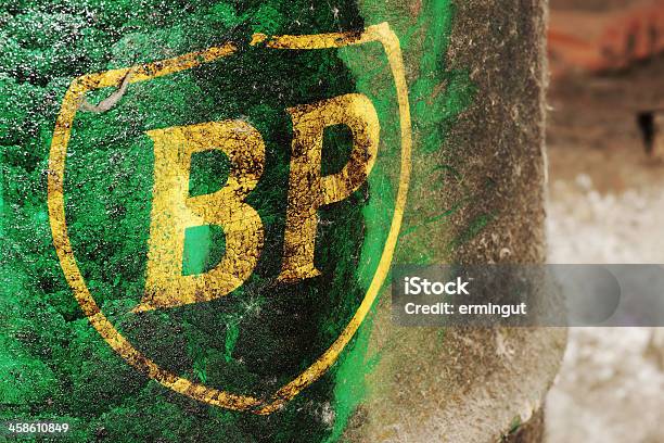 Foto de O British Petroleum Logotipo Em Um Barril e mais fotos de stock de BP - BP, Óleo, Vazamento de óleo