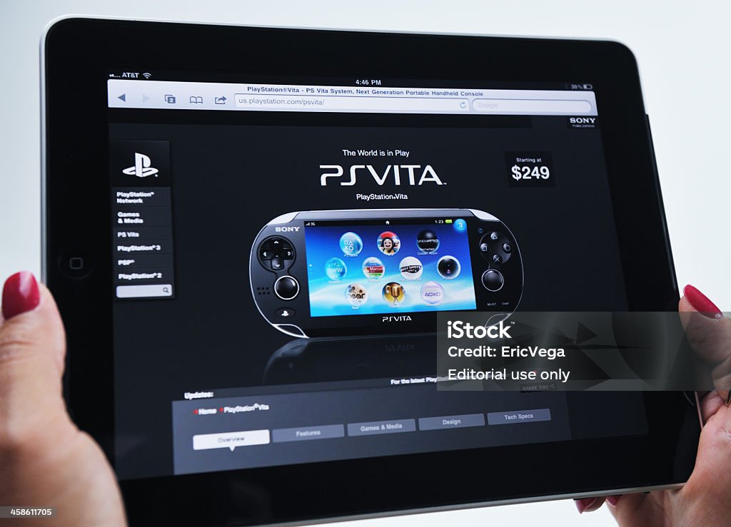 iPad apresentando Sony PSVISTA sistema de jogos de vídeo - Royalty-free Apostas desportivas Foto de stock
