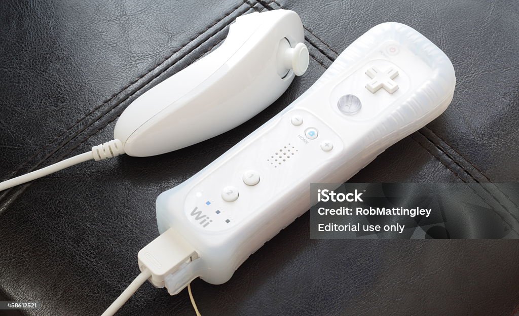 Kardinaal Regenboog een schuldeiser Nintendo Wii Remote And Nunchuck Stock Photo - Download Image Now -  Nintendo Wii, Brand Name, Color Image - iStock