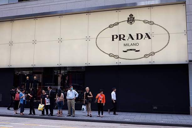 prada flagship-store - clothing store store prada outdoors stock-fotos und bilder